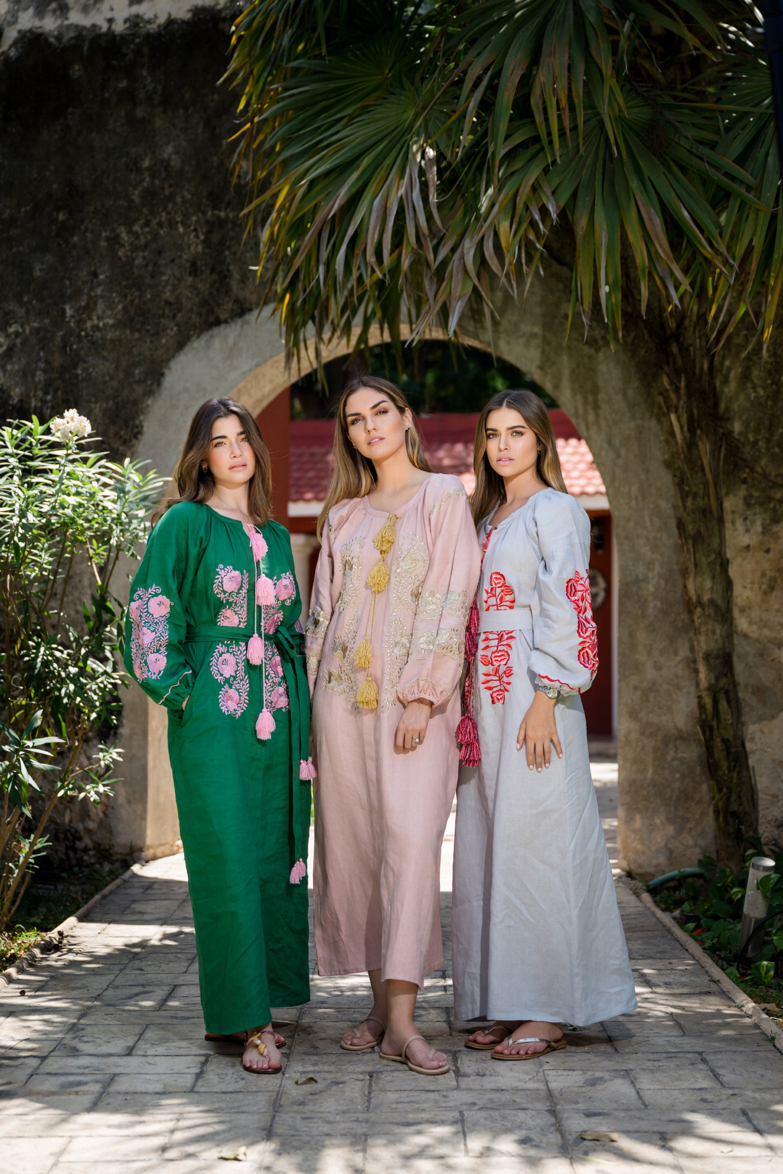 Túnica de lino malva con dorado