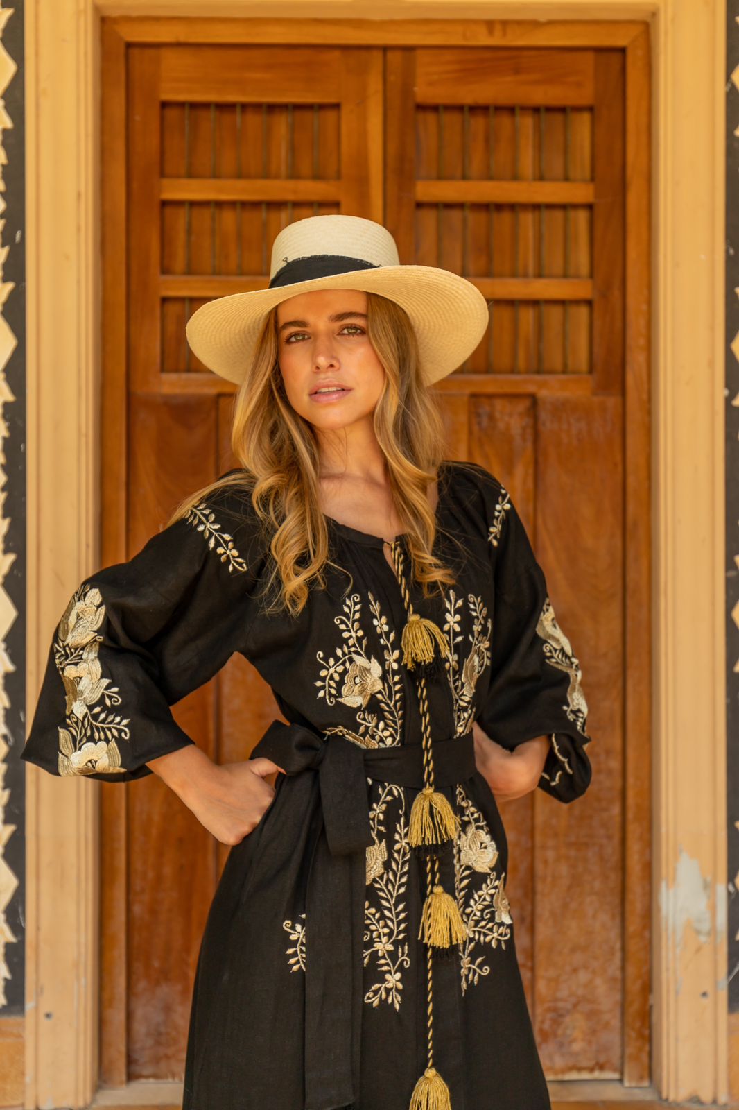 Túnica lino negro con dorado