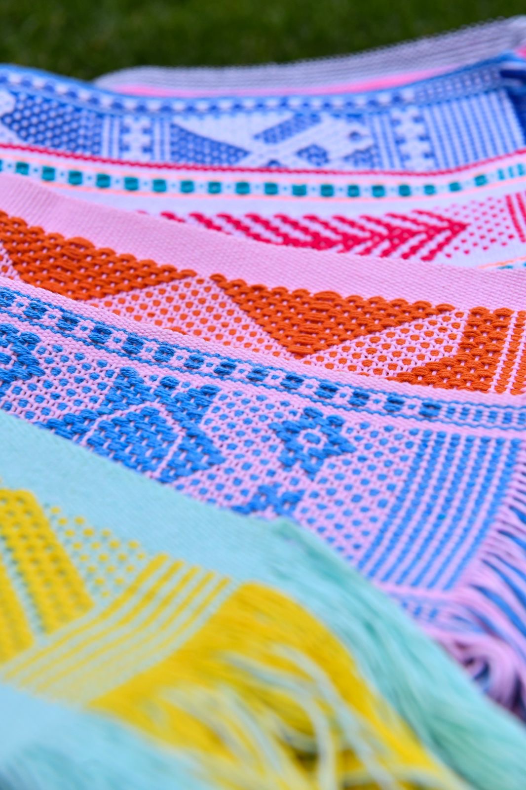 Cinturones tejidos a mano