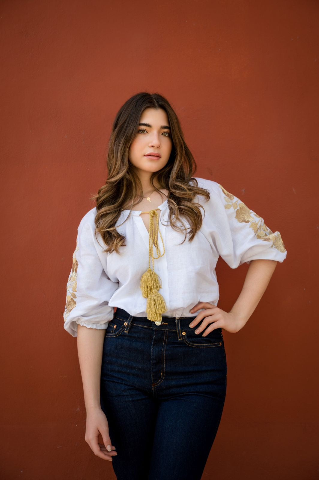 Blusa bordada en dorado