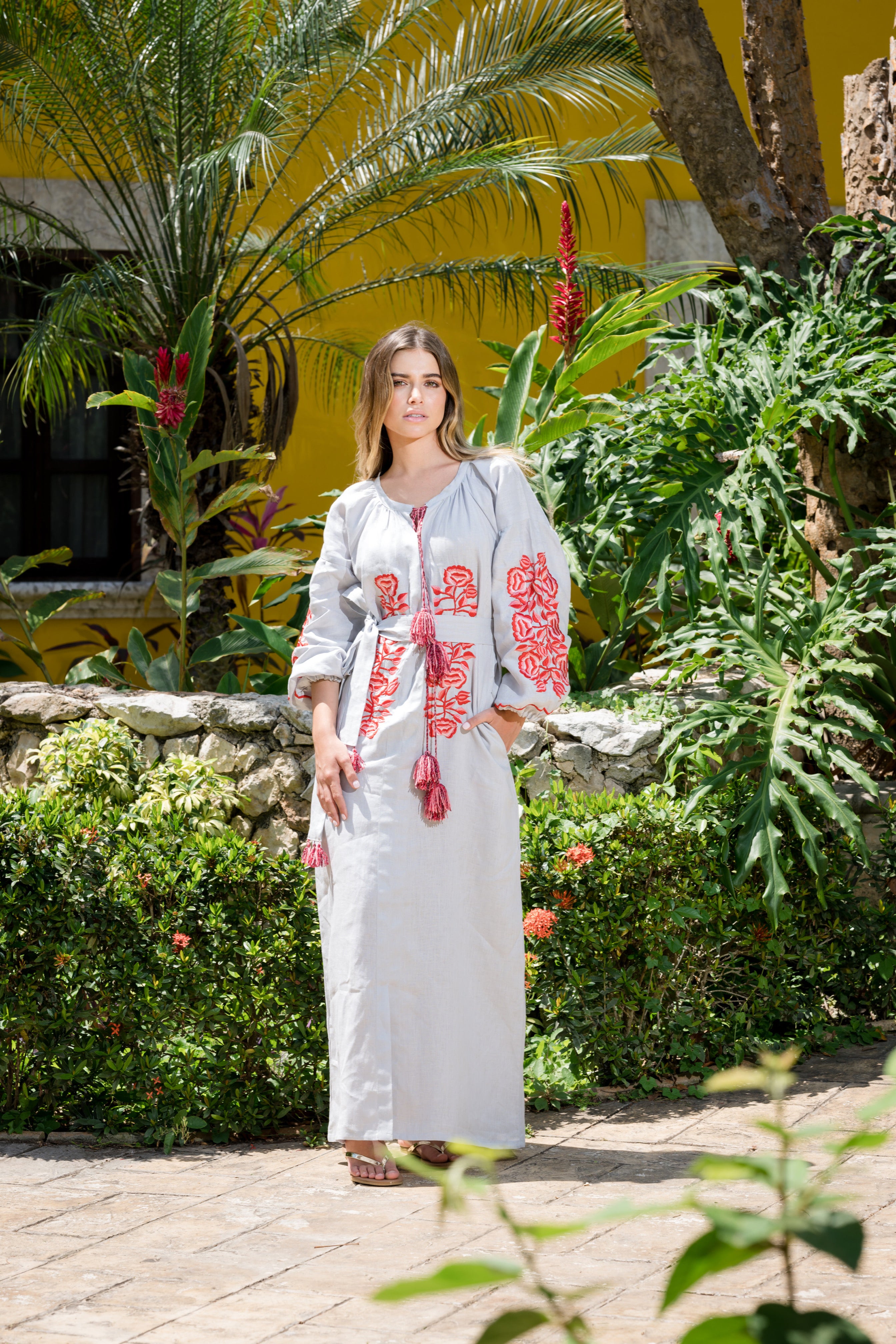 Túnica de lino gris perla con hilo combinado