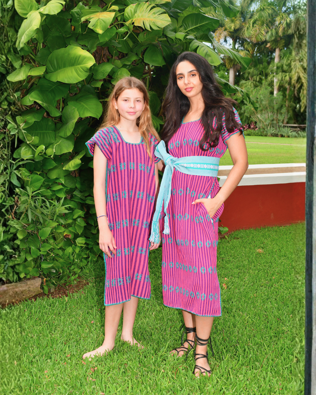 Huipil fucsia mamá e hija