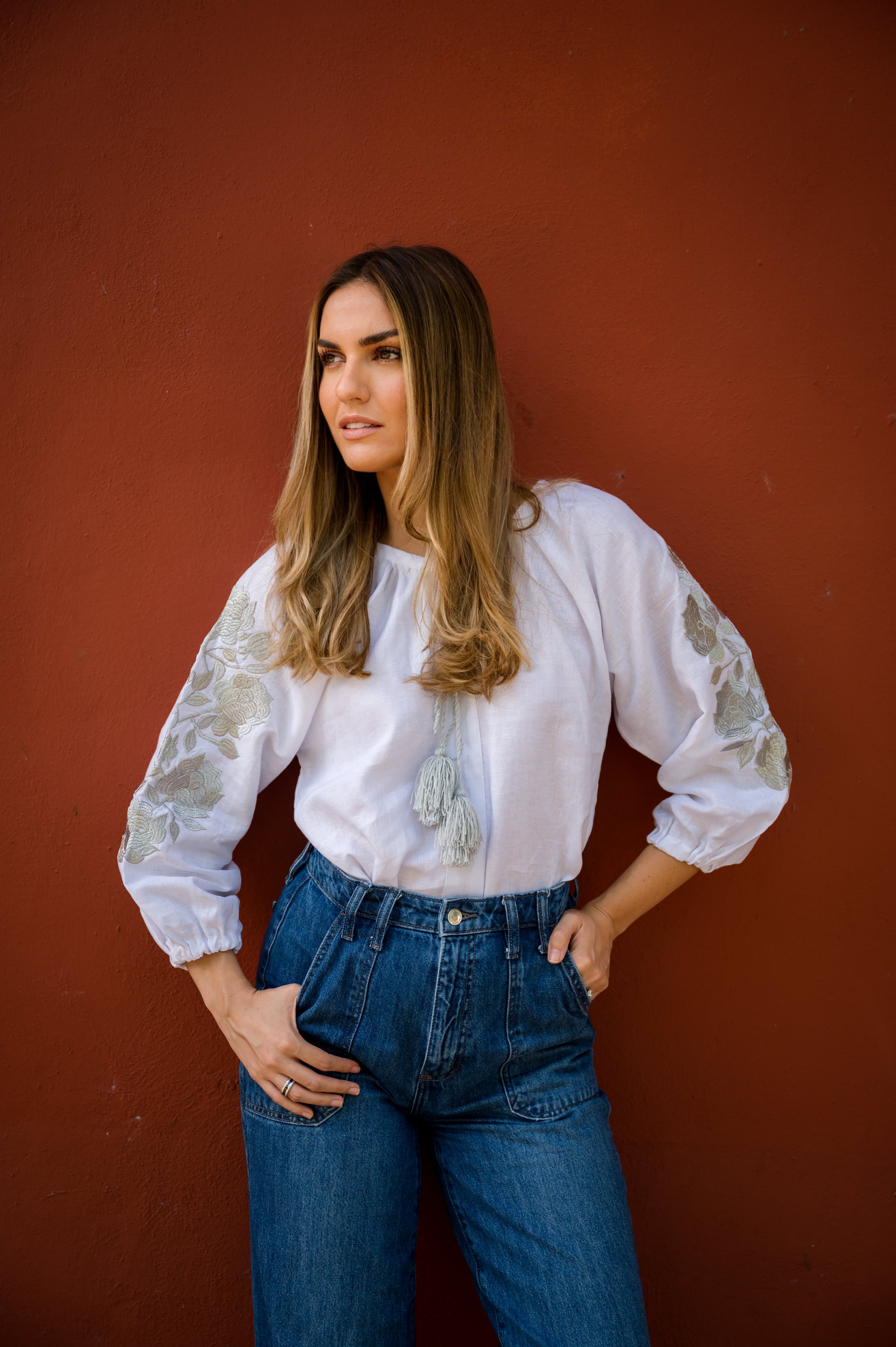 Blusa bordada en hilo plata