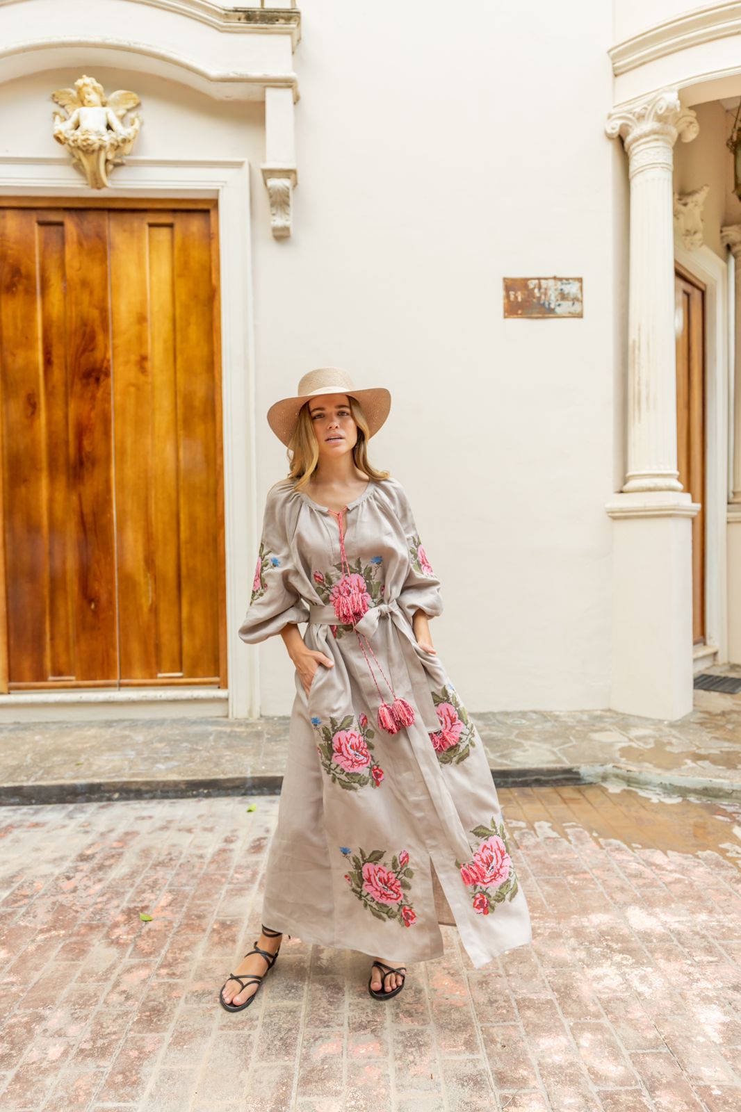 Vestido de lino kaki en punto de cruz