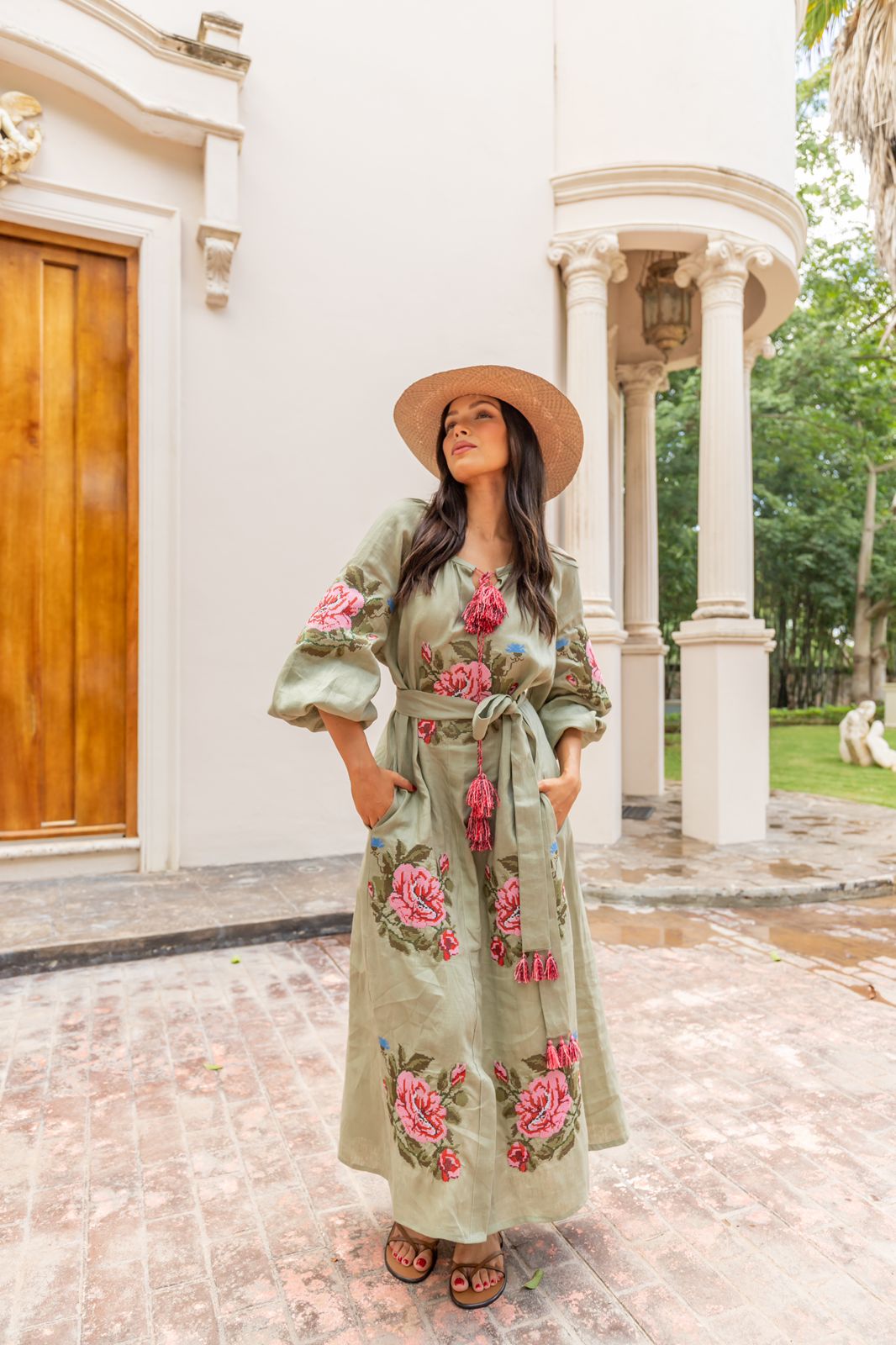 Vestido de lino verde en punto de cruz