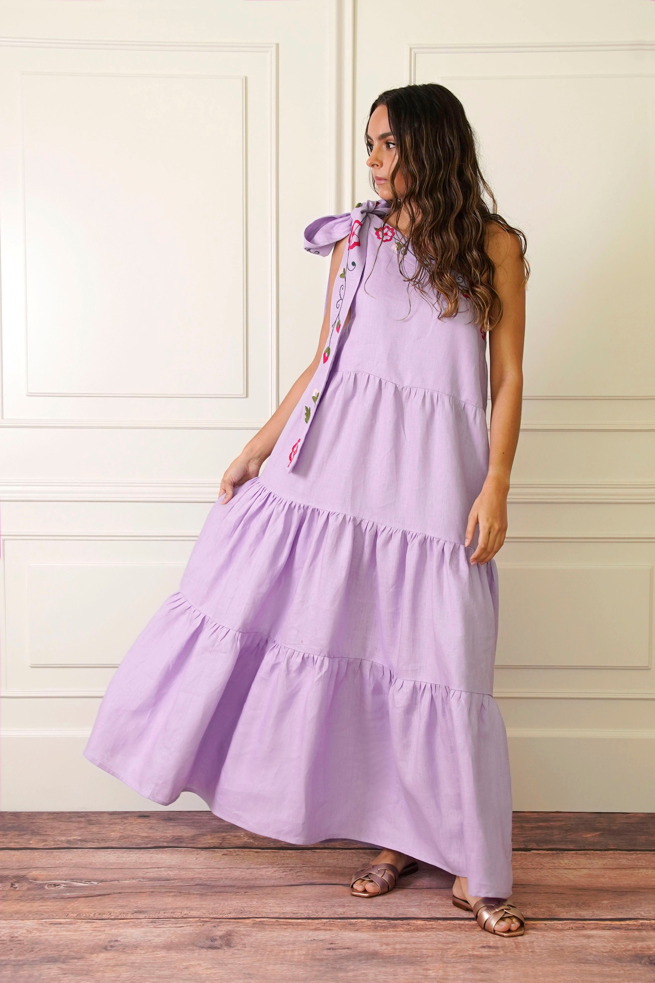 Vestido moño un hombro bordado